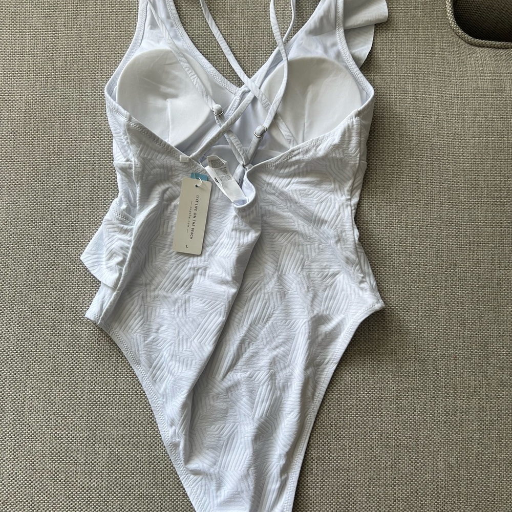 CUPSHE Alyson White Ruffle Double Crisscross Straps One Piece Swimsuit - size L